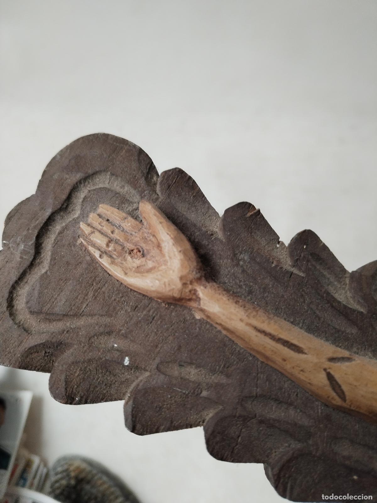 Antig&uuml;edades: cristo en la cruz tallado en madera - Foto 2