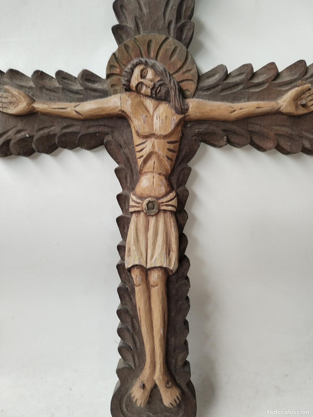 Antig&uuml;edades: cristo en la cruz tallado en madera - Foto 8