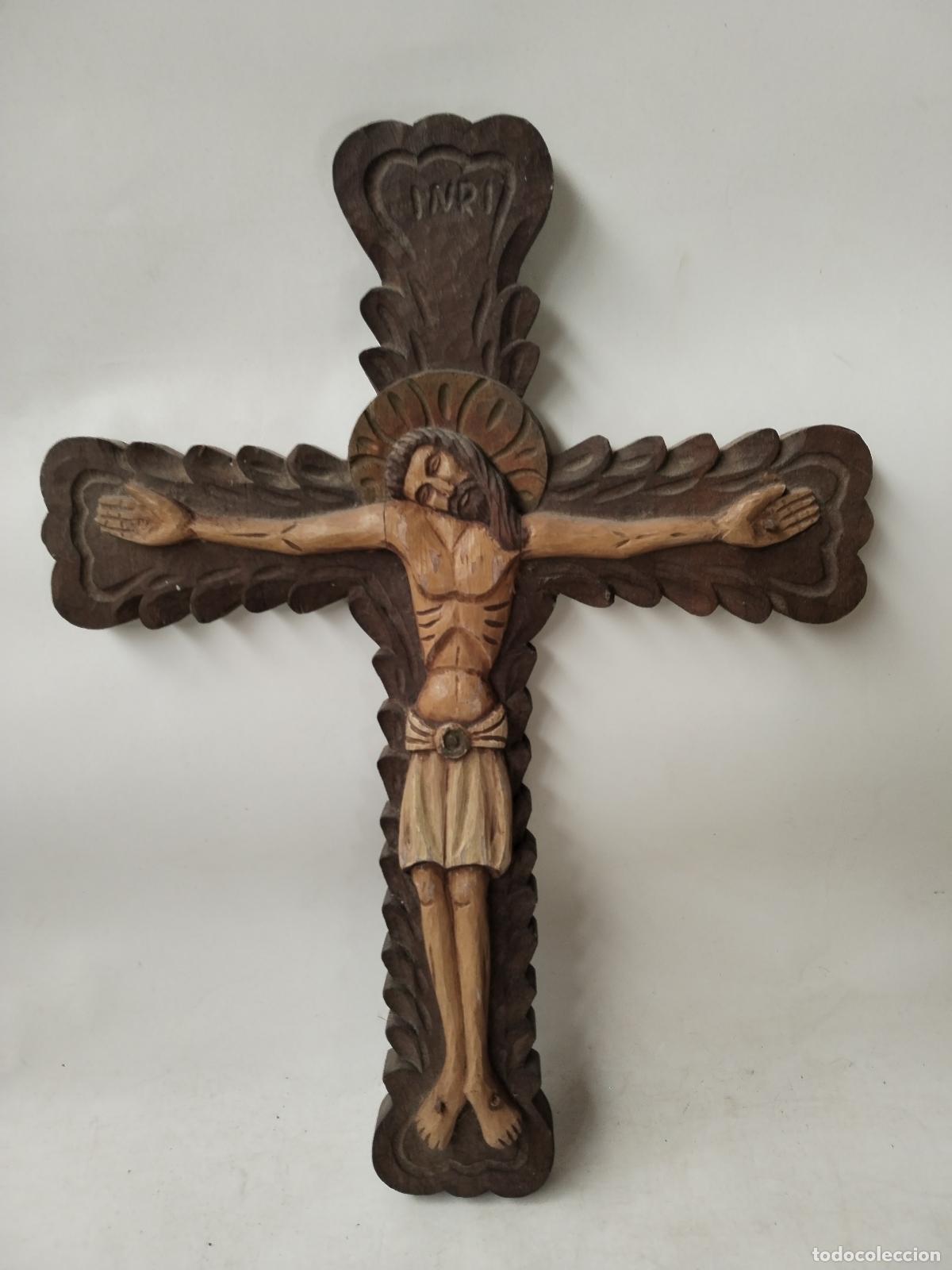 Antig&uuml;edades: cristo en la cruz tallado en madera - Foto 1