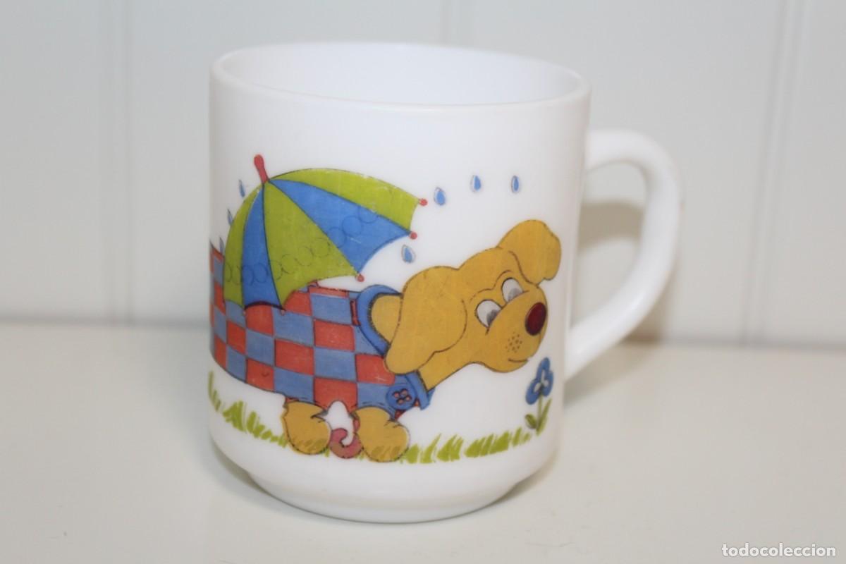 Antig&uuml;edades: TAZA ARCOPAL INFANTIL DECORADA PERRO - Foto 1