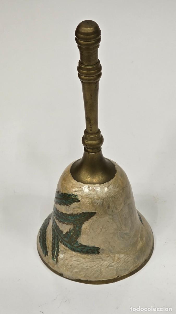 Antig&uuml;edades: Campana de bronce con dibujo - Foto 2
