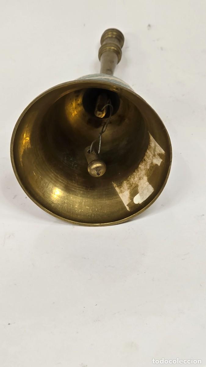 Antig&uuml;edades: Campana de bronce con dibujo - Foto 3