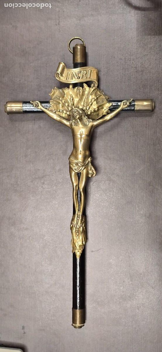 Antig&uuml;edades: Crucifijo de madera y bronce - Foto 1