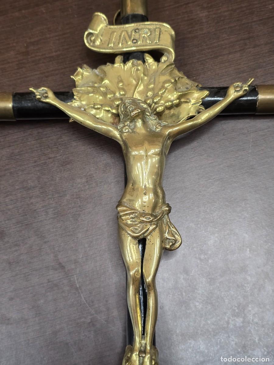 Antig&uuml;edades: Crucifijo de madera y bronce - Foto 3