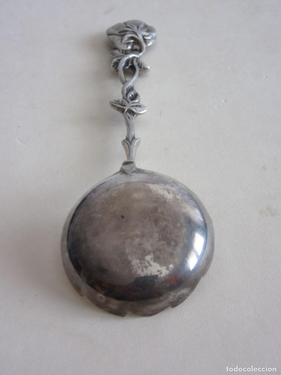 Antig&uuml;edades: CUCHARA DE PLATA CON FORMA DE ROSA - Foto 2