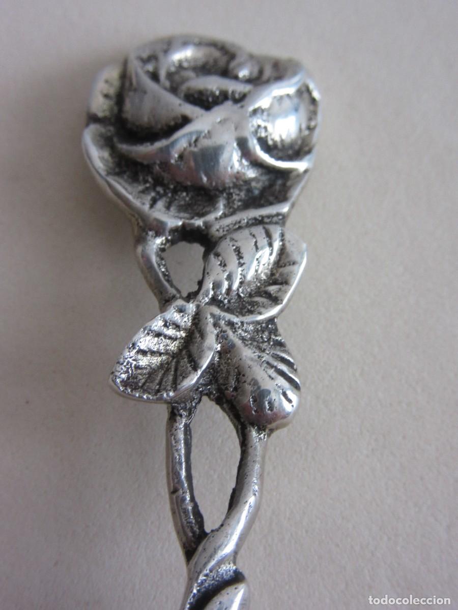 Antig&uuml;edades: CUCHARA DE PLATA CON FORMA DE ROSA - Foto 3