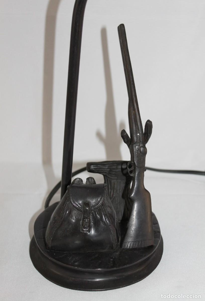Antig&uuml;edades: L&aacute;mpara de sobremesa representando bodeg&oacute;n de cazador en bronce - Foto 1