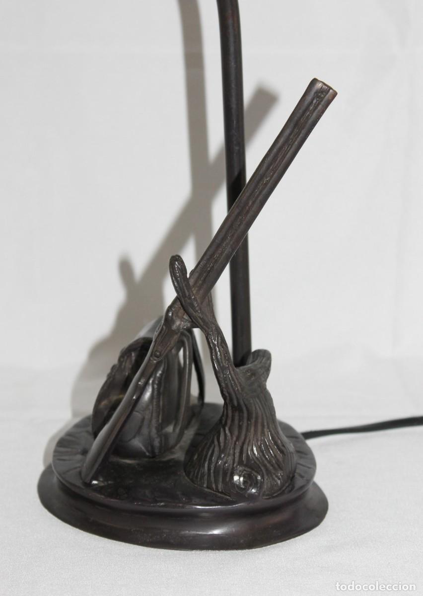 Antig&uuml;edades: L&aacute;mpara de sobremesa representando bodeg&oacute;n de cazador en bronce - Foto 6