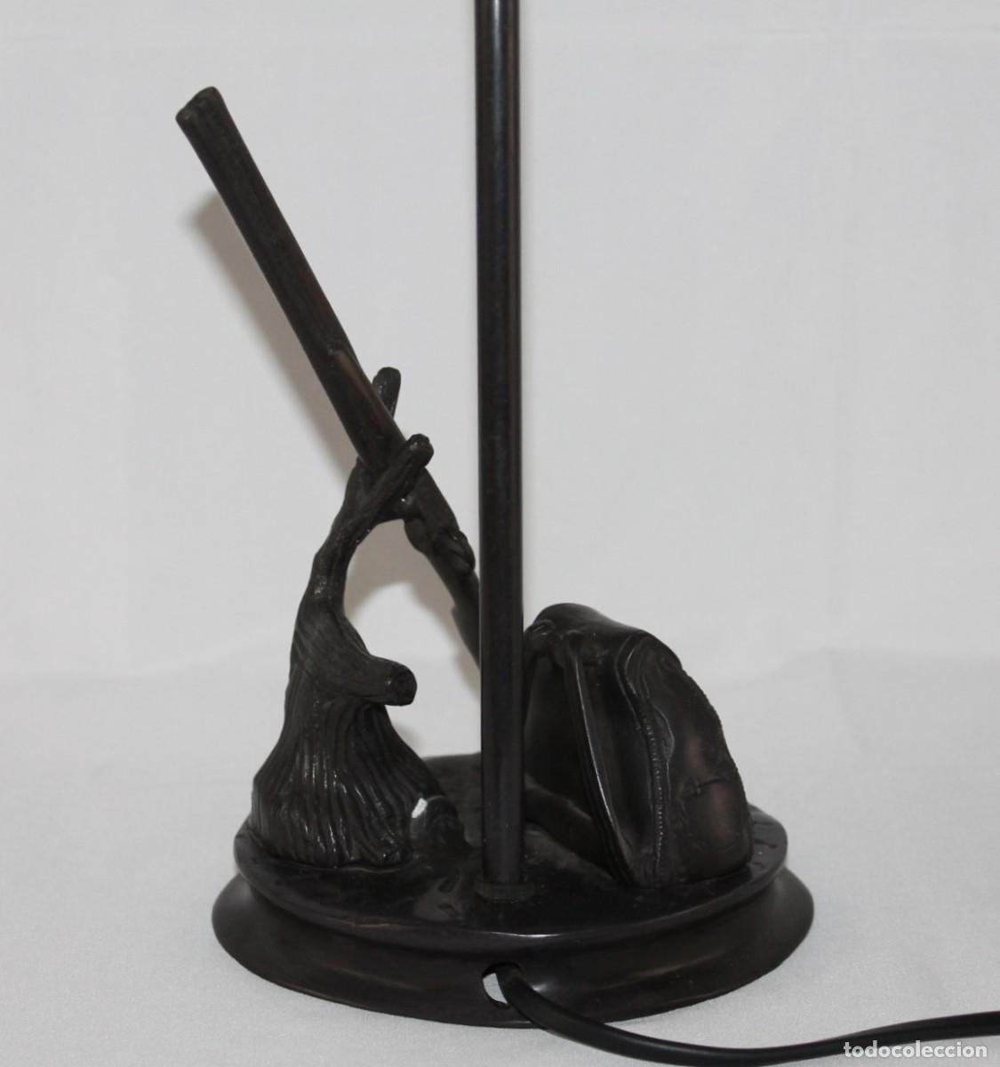 Antig&uuml;edades: L&aacute;mpara de sobremesa representando bodeg&oacute;n de cazador en bronce - Foto 8