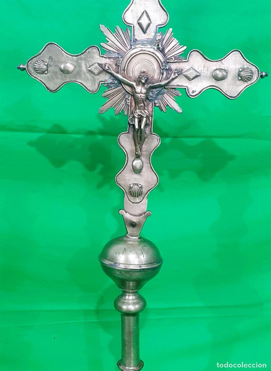 Antig&uuml;edades: ANTIGUA CRUZ DE PROCESION EN BRONCE - Foto 1