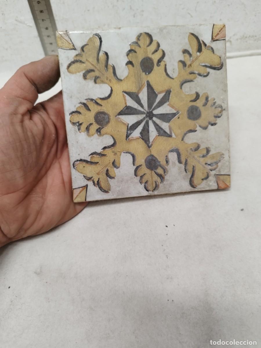 Antig&uuml;edades: Antiguo azulejo, rayola pintada. - Foto 1