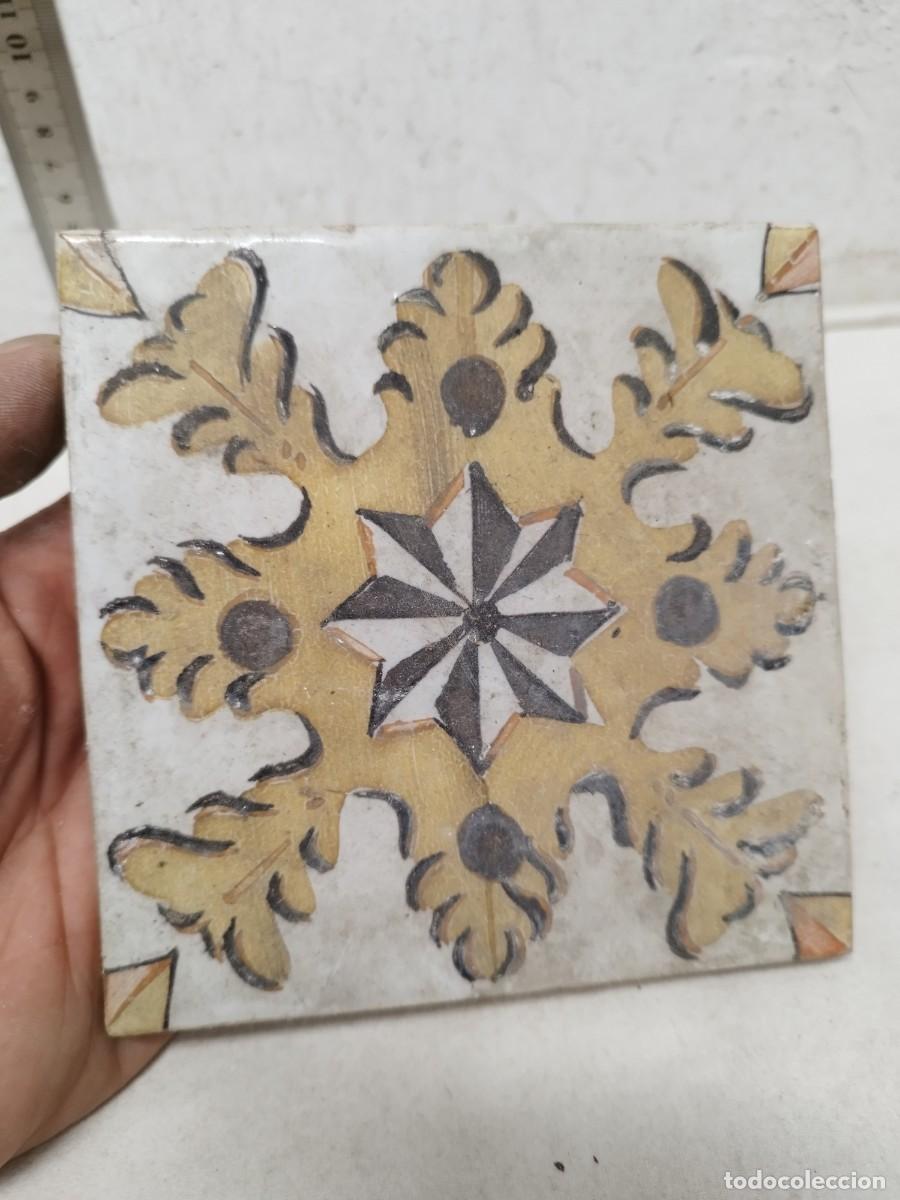 Antig&uuml;edades: Antiguo azulejo, rayola pintada. - Foto 2