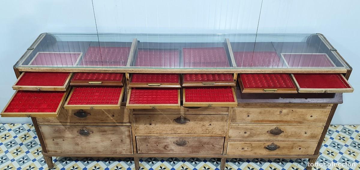Antig&uuml;edades: Mostrador antiguo de joyer&iacute;a - Foto 1