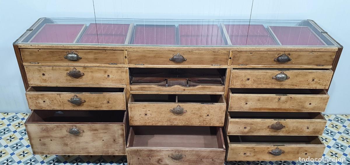Antig&uuml;edades: Mostrador antiguo de joyer&iacute;a - Foto 2