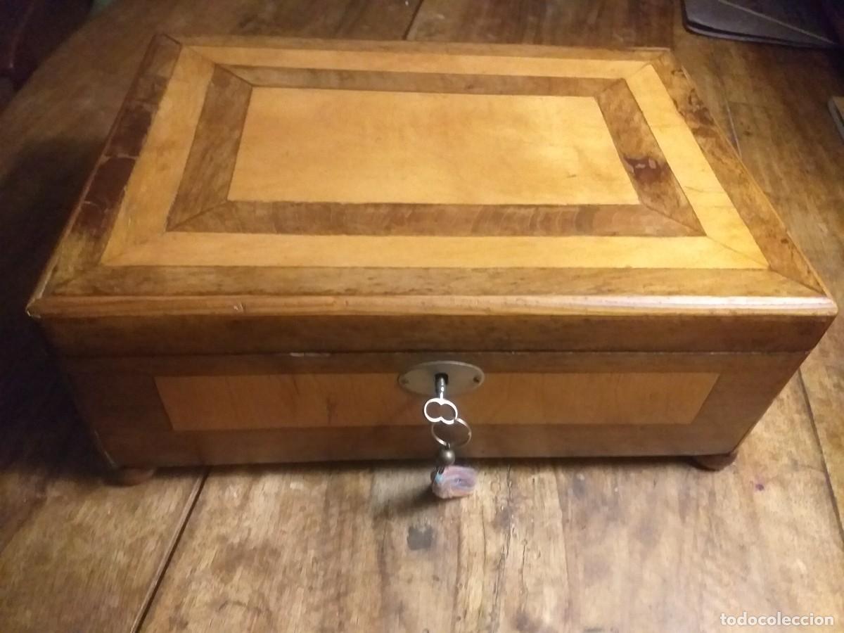 Antig&uuml;edades: Caja-tocador de Carlet (Valencia) - Foto 1