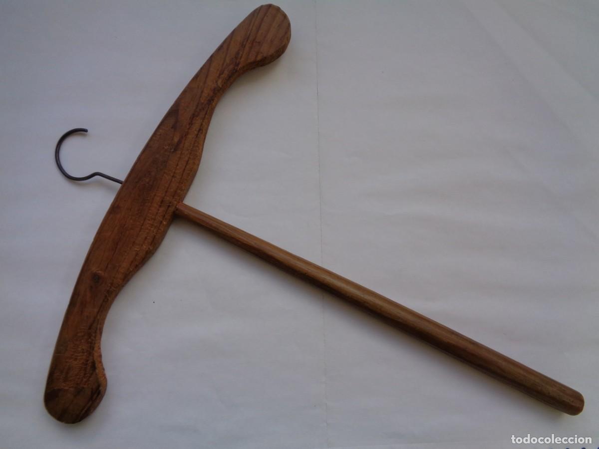 Antig&uuml;edades: MUY ANTIGUA PERCHA DE MADERA - Foto 2