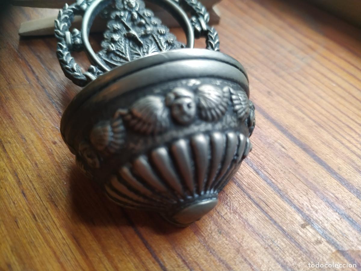 Antig&uuml;edades: Benditera en metal Virgen del Rocio con soporte - Foto 3