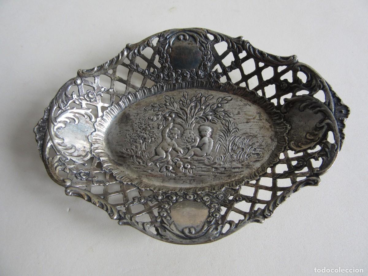 Antig&uuml;edades: BANDEJA PLATA CON RELIEVE DE QUERUBINES - Foto 1