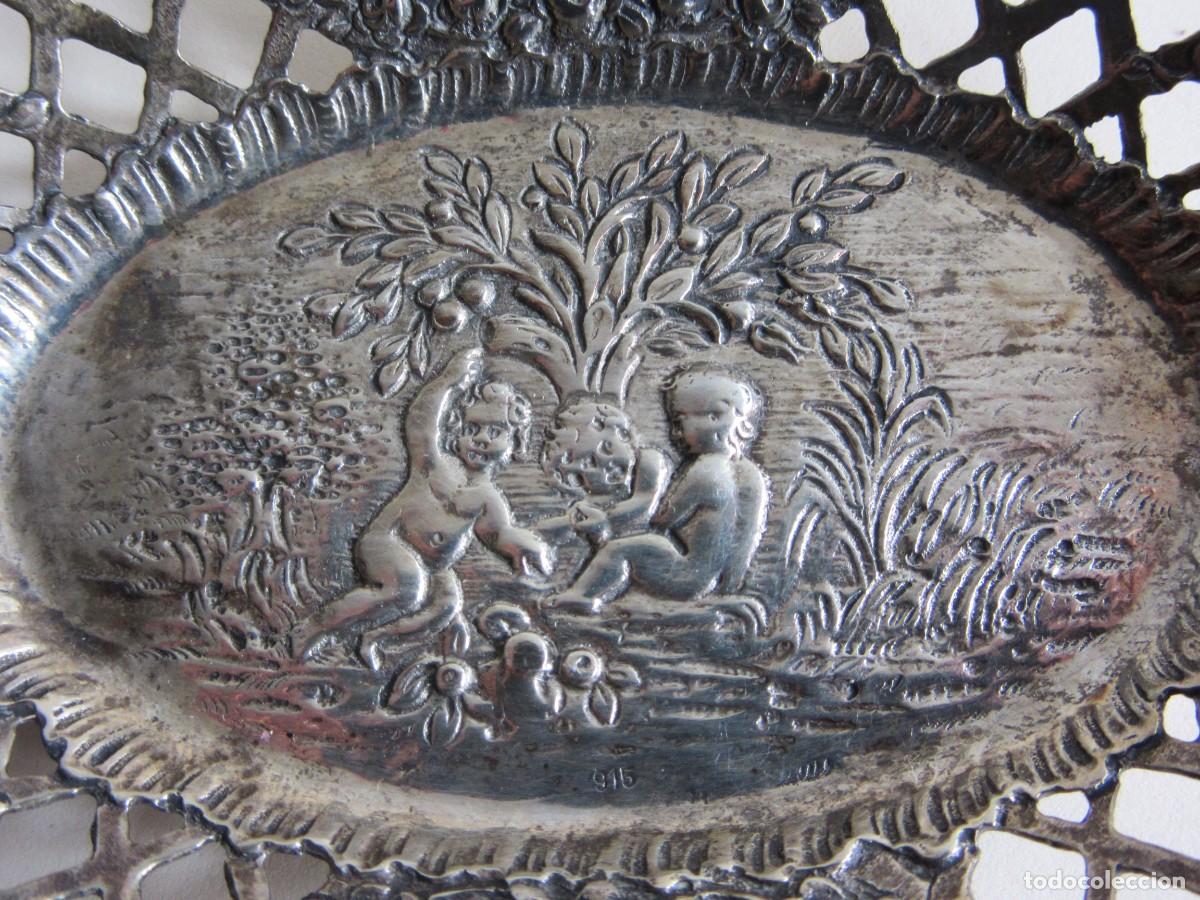 Antig&uuml;edades: BANDEJA PLATA CON RELIEVE DE QUERUBINES - Foto 4