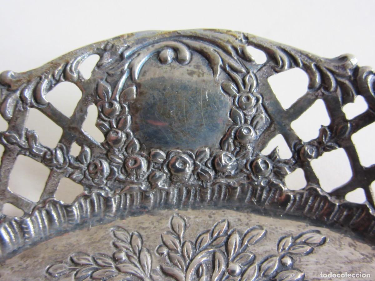Antig&uuml;edades: BANDEJA PLATA CON RELIEVE DE QUERUBINES - Foto 6