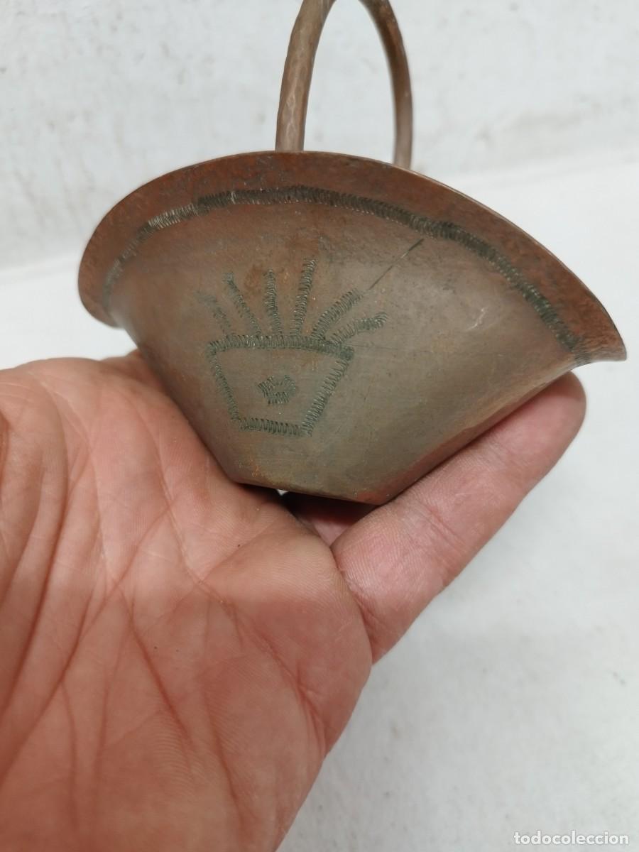 Antig&uuml;edades: Antiguo peque&ntilde;o cesto de cobre. - Foto 6