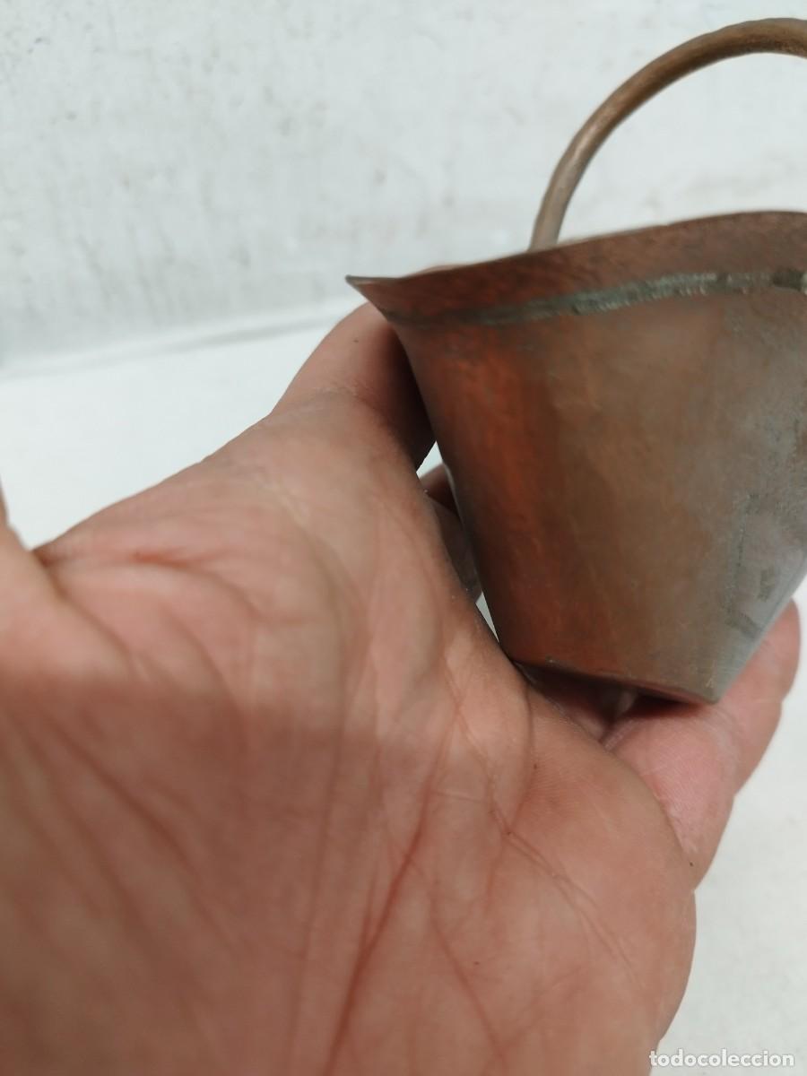 Antig&uuml;edades: Antiguo peque&ntilde;o cesto de cobre. - Foto 7