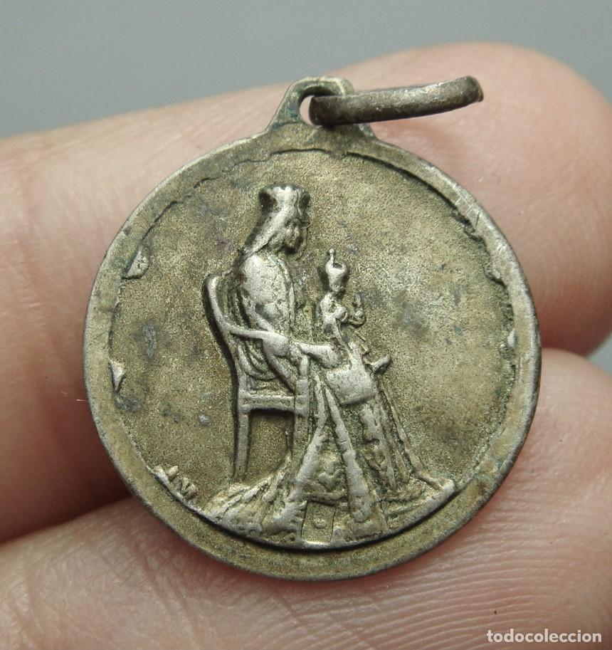Antig&uuml;edades: Medalla religiosa. Plata. Virgen de los Reyes. - Foto 1