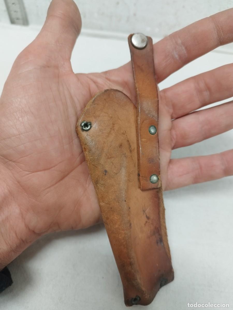 Antig&uuml;edades: Antigua funda de cuchillo de cuero, a restaurar. - Foto 2