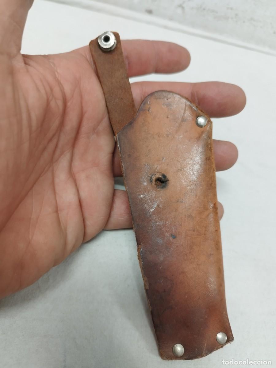 Antig&uuml;edades: Antigua funda de cuchillo de cuero, a restaurar. - Foto 3