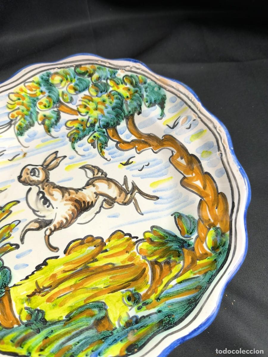 Antig&uuml;edades: plato de cer&aacute;mica de talavera - Foto 1
