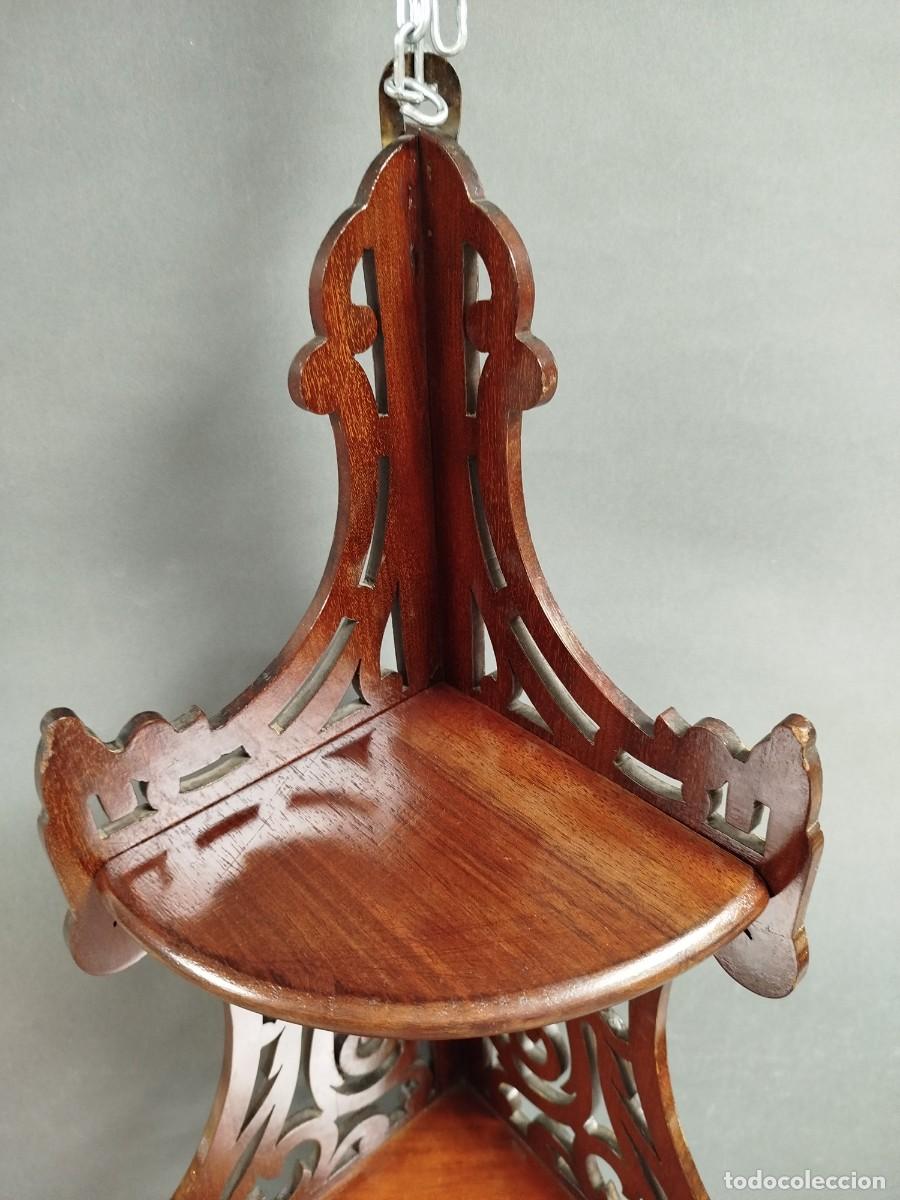 Antig&uuml;edades: ESTANTERIA ESQUINERA DE MADERA DE CAOBA - Foto 2