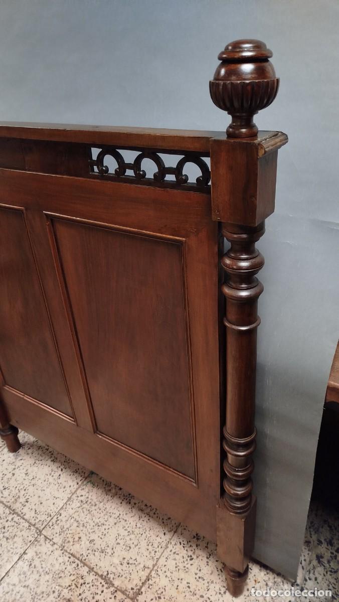 Antig&uuml;edades: CAMA DE MADERA DE NOGAL ESTILO LUIS XV - Foto 6