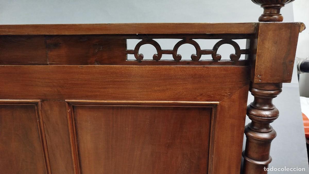 Antig&uuml;edades: CAMA DE MADERA DE NOGAL ESTILO LUIS XV - Foto 7
