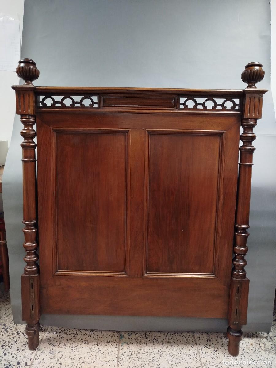 Antig&uuml;edades: CAMA DE MADERA DE NOGAL ESTILO LUIS XV - Foto 9