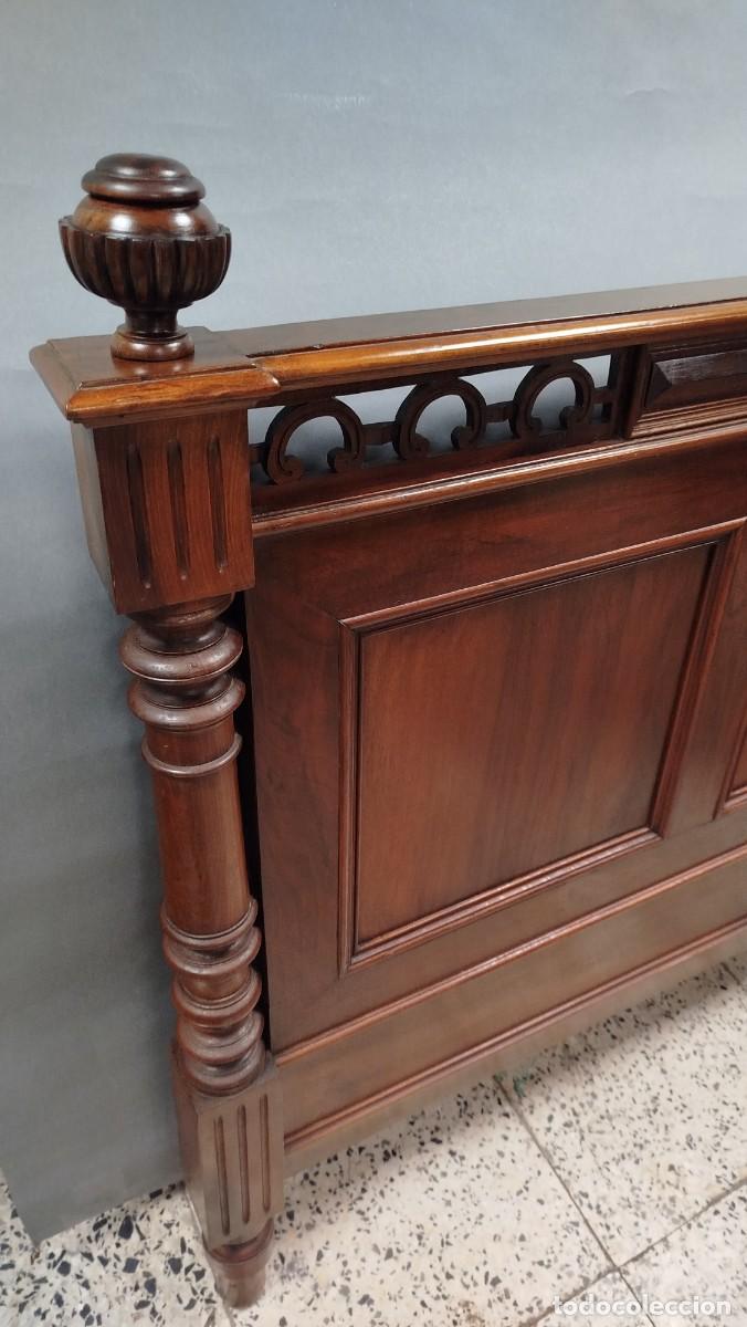 Antig&uuml;edades: CAMA DE MADERA DE NOGAL ESTILO LUIS XV - Foto 14