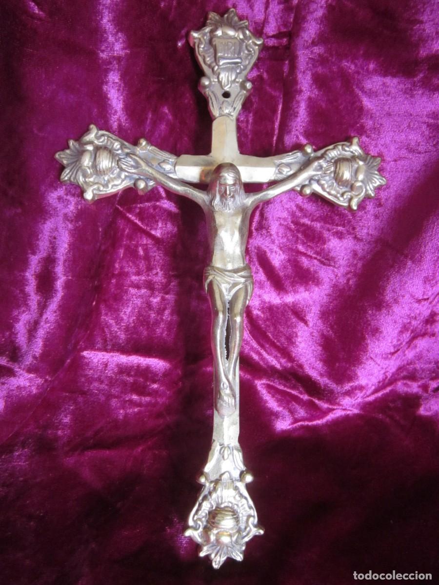 Antig&uuml;edades: CRUCIFIJO DE BRONCE DE PARED - Foto 1
