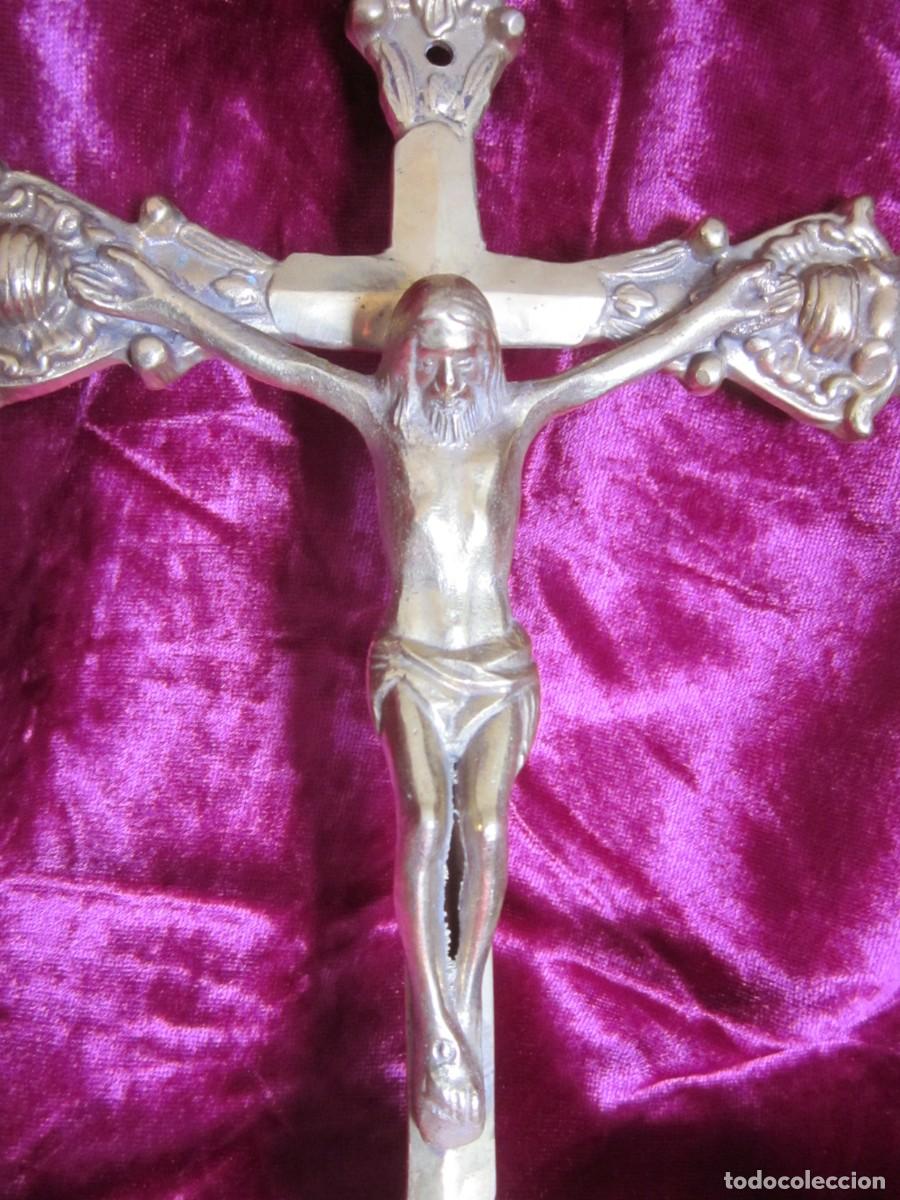 Antig&uuml;edades: CRUCIFIJO DE BRONCE DE PARED - Foto 3