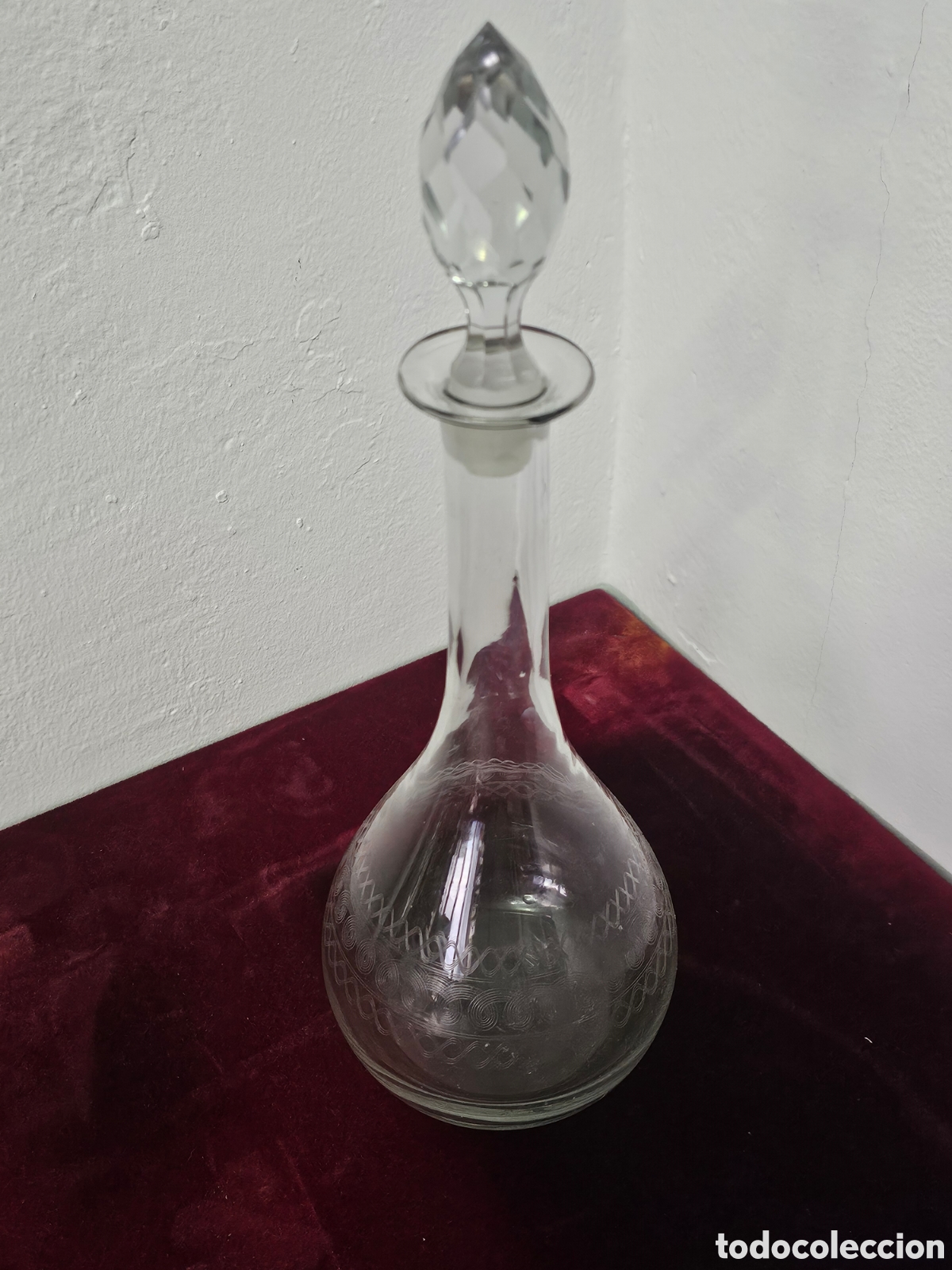 Antig&uuml;edades: Magn&iacute;fica botella de cristal grabado - Foto 1