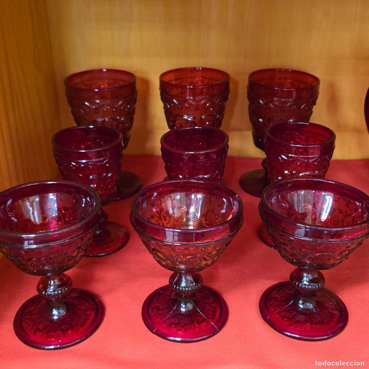 Antig&uuml;edades: Conjunto de copas y jarra vidrio rojo - Foto 2