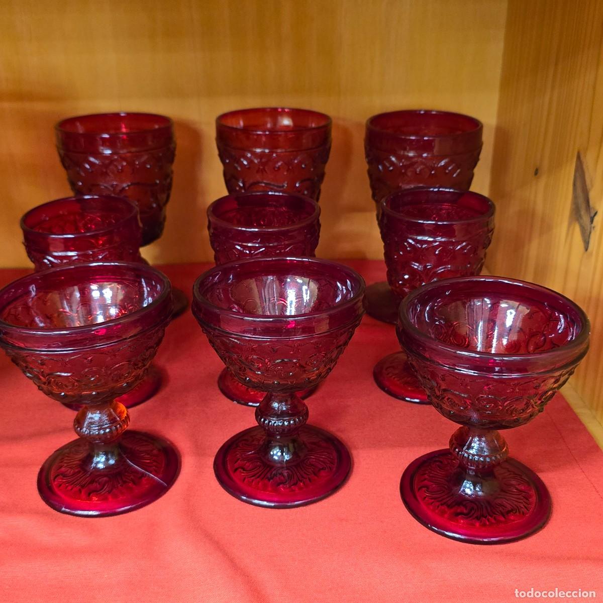 Antig&uuml;edades: Conjunto de copas y jarra vidrio rojo - Foto 4