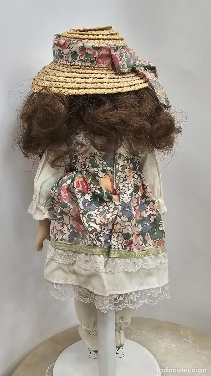 Antig&uuml;edades: Mu&ntilde;eca de porcelana 31cm con soporte - Foto 5