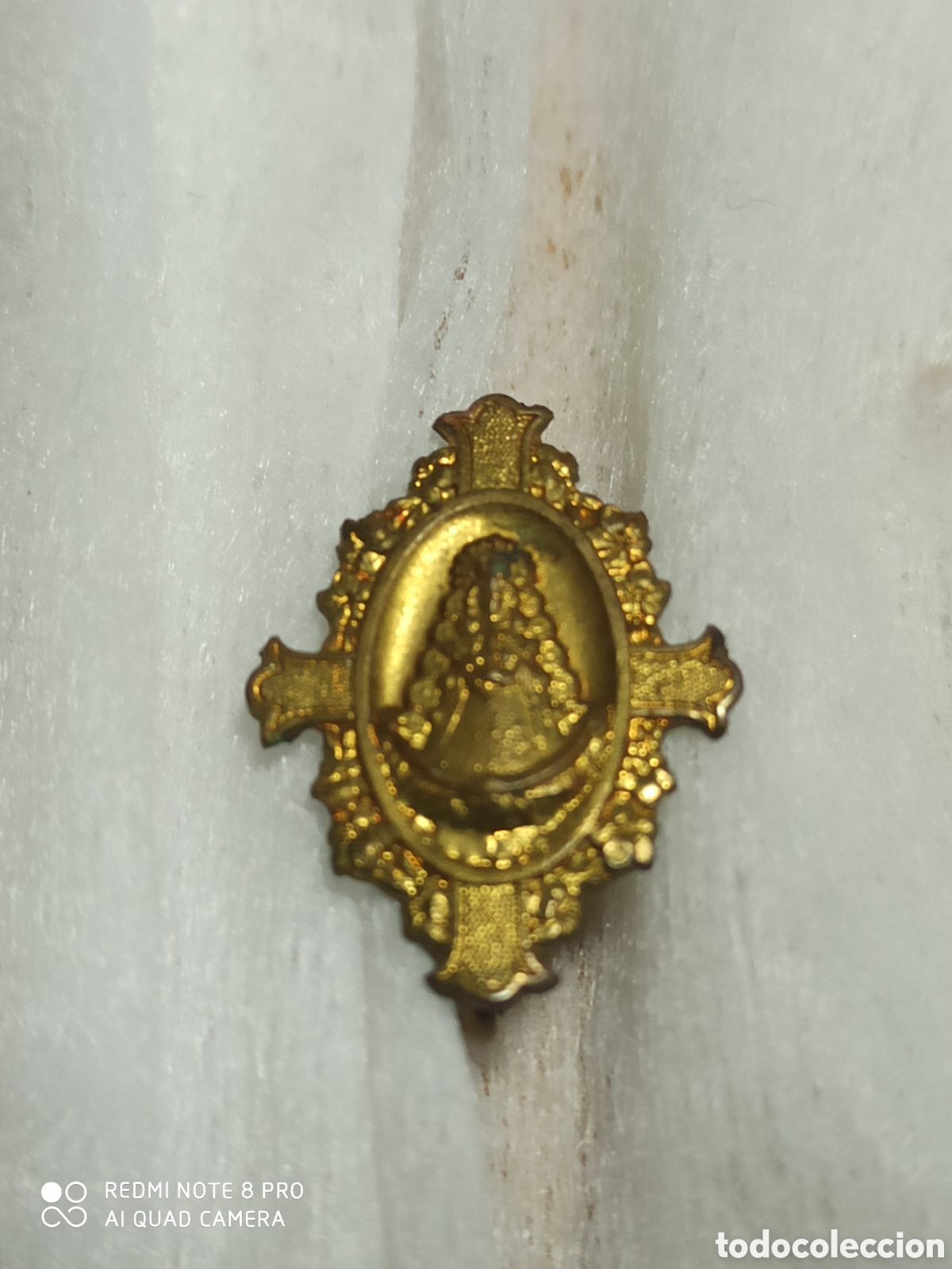 Antig&uuml;edades: Pin de nuestra se&ntilde;ora V del Roc&iacute;o - Foto 2