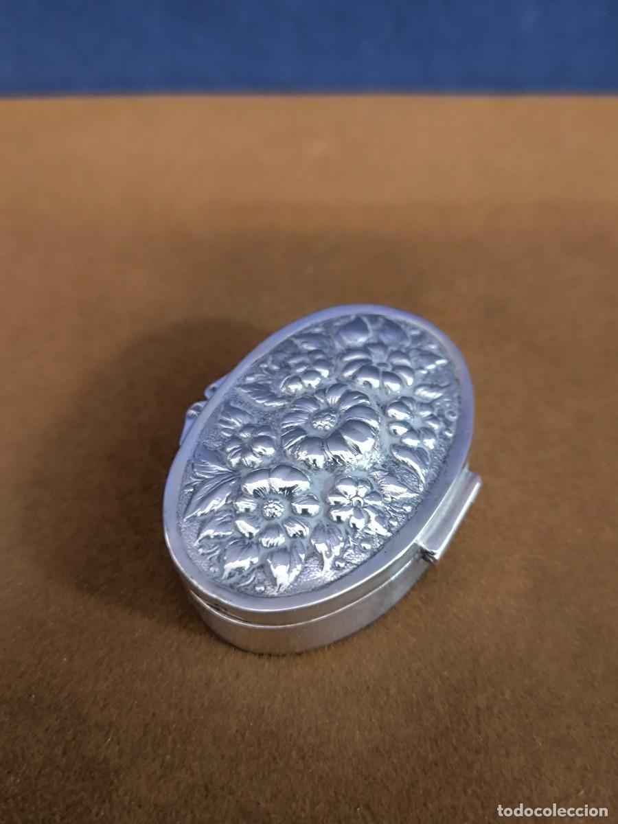 Antig&uuml;edades: CAJA PASTILLERO REALIZADA EN PLATA - Foto 4