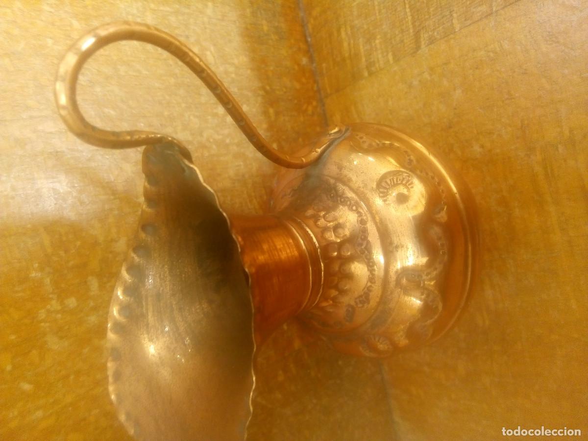 Antig&uuml;edades: JARRA CON ASA COBRE REPUJADO - Foto 2