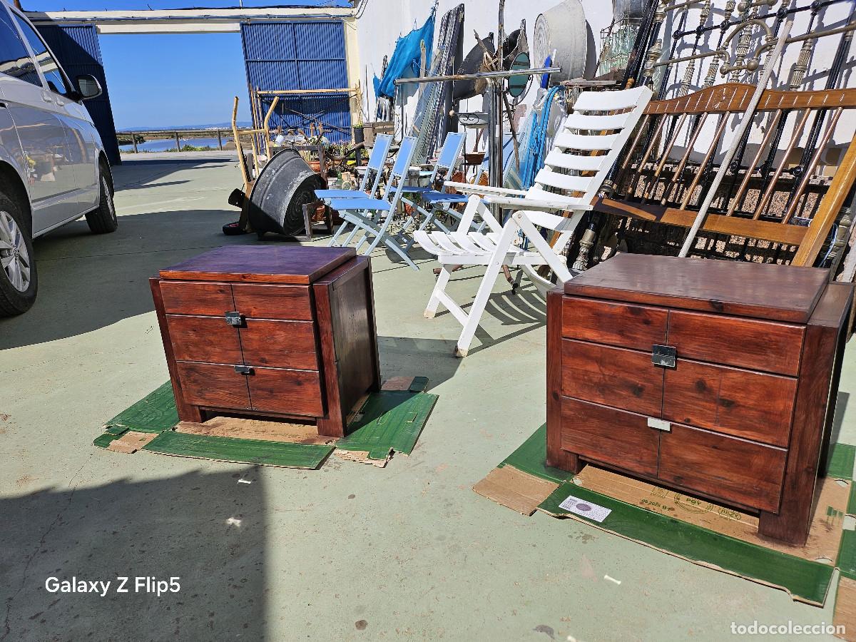 Antig&uuml;edades: pareja de mesillas de madera - Foto 1