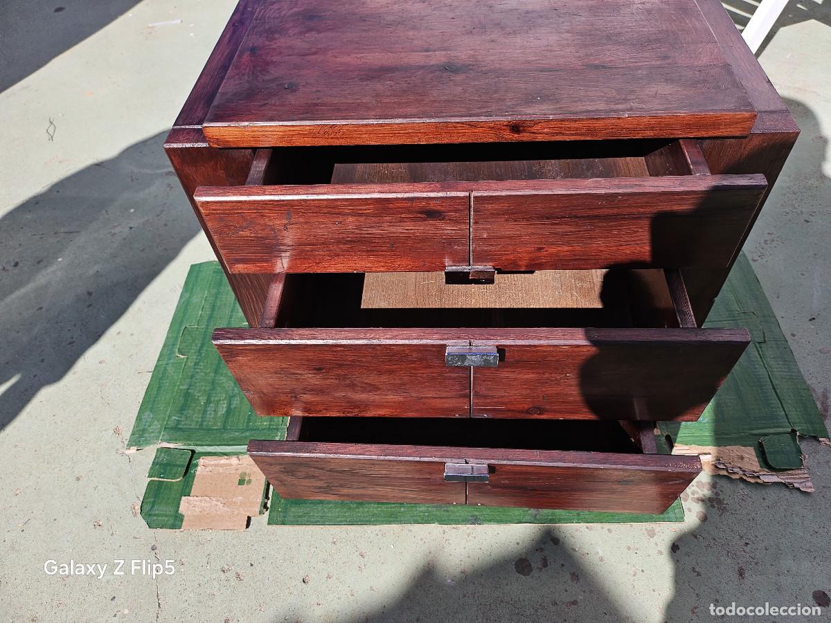 Antig&uuml;edades: pareja de mesillas de madera - Foto 6