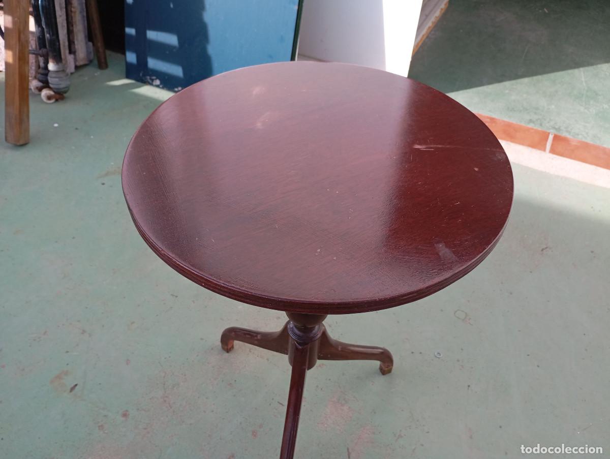 Antig&uuml;edades: mesa velador antigua - Foto 2
