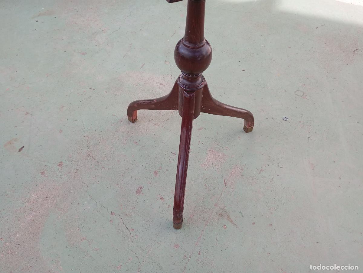 Antig&uuml;edades: mesa velador antigua - Foto 3