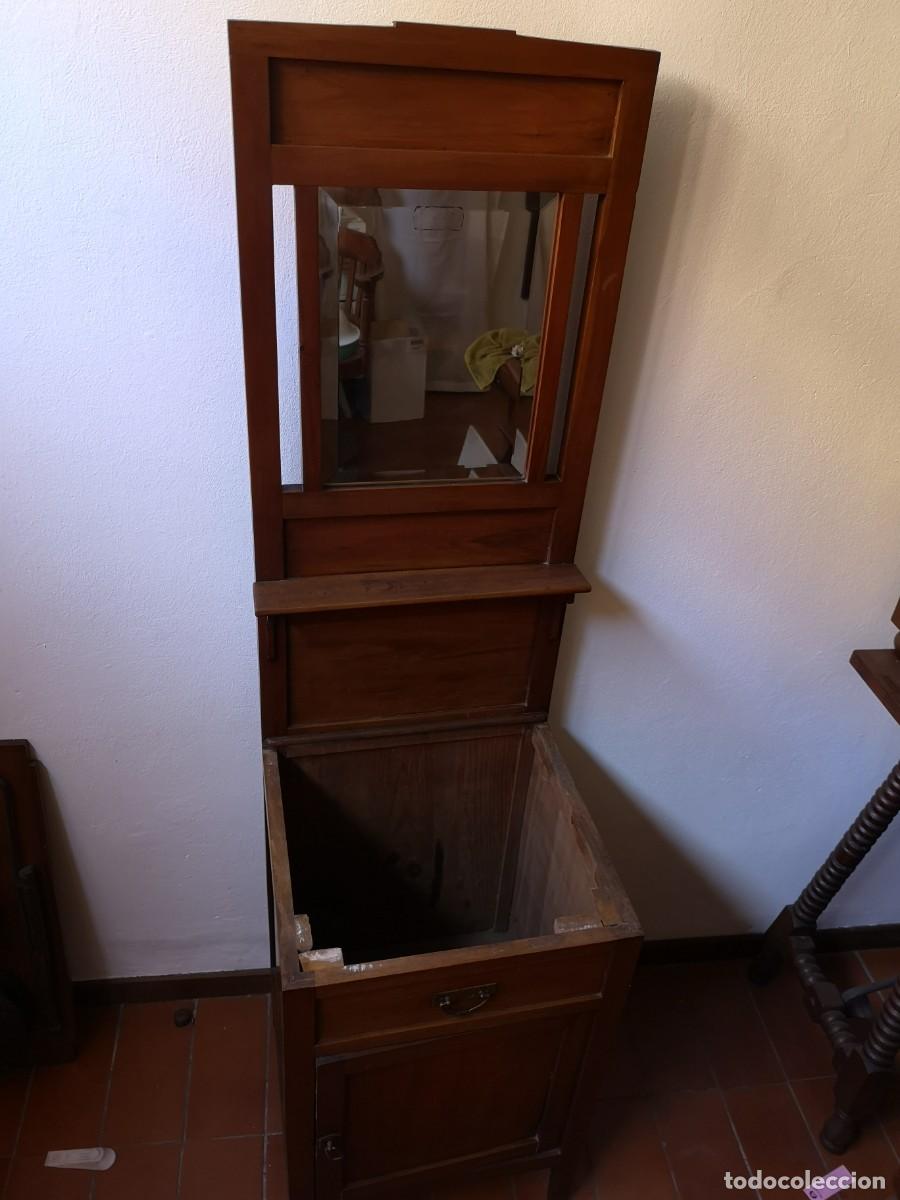 Antig&uuml;edades: Antiguo lavabo de madera y marmol con espejo - Foto 2