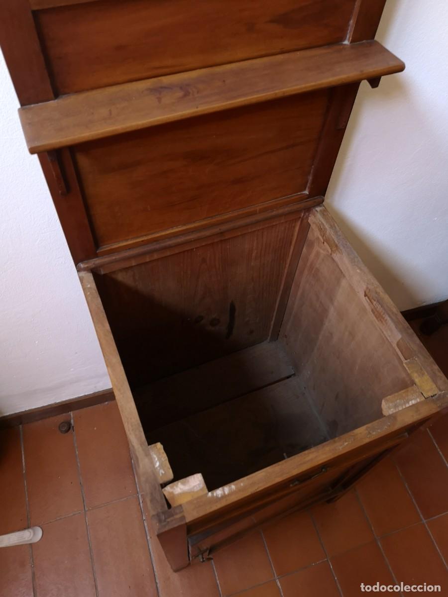 Antig&uuml;edades: Antiguo lavabo de madera y marmol con espejo - Foto 4